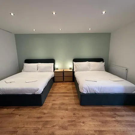 Stretford Apartment - Sleeps 6 - Wifi - Parking - Near Stadium-3